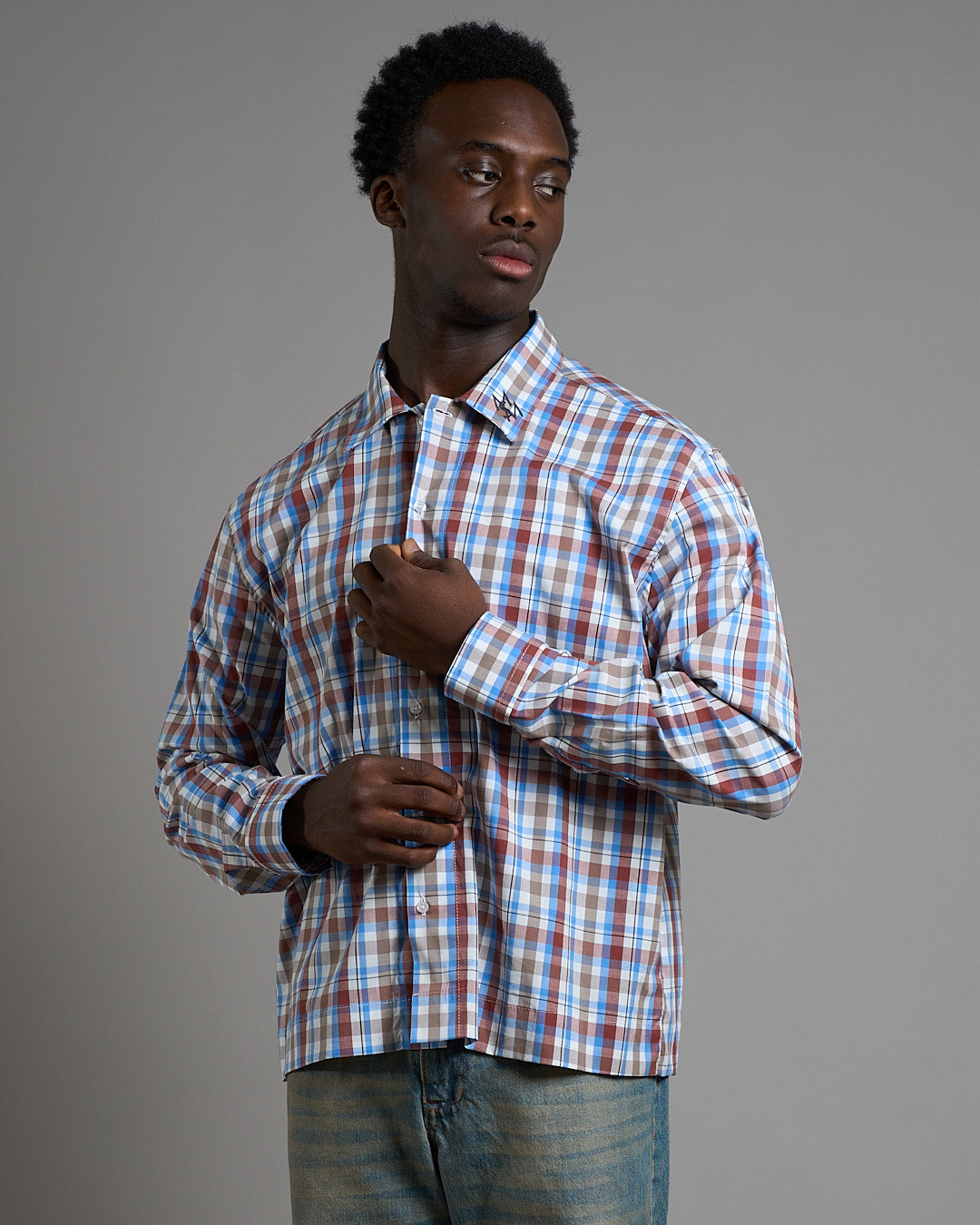 Camicia cropped a quadri con ricamo