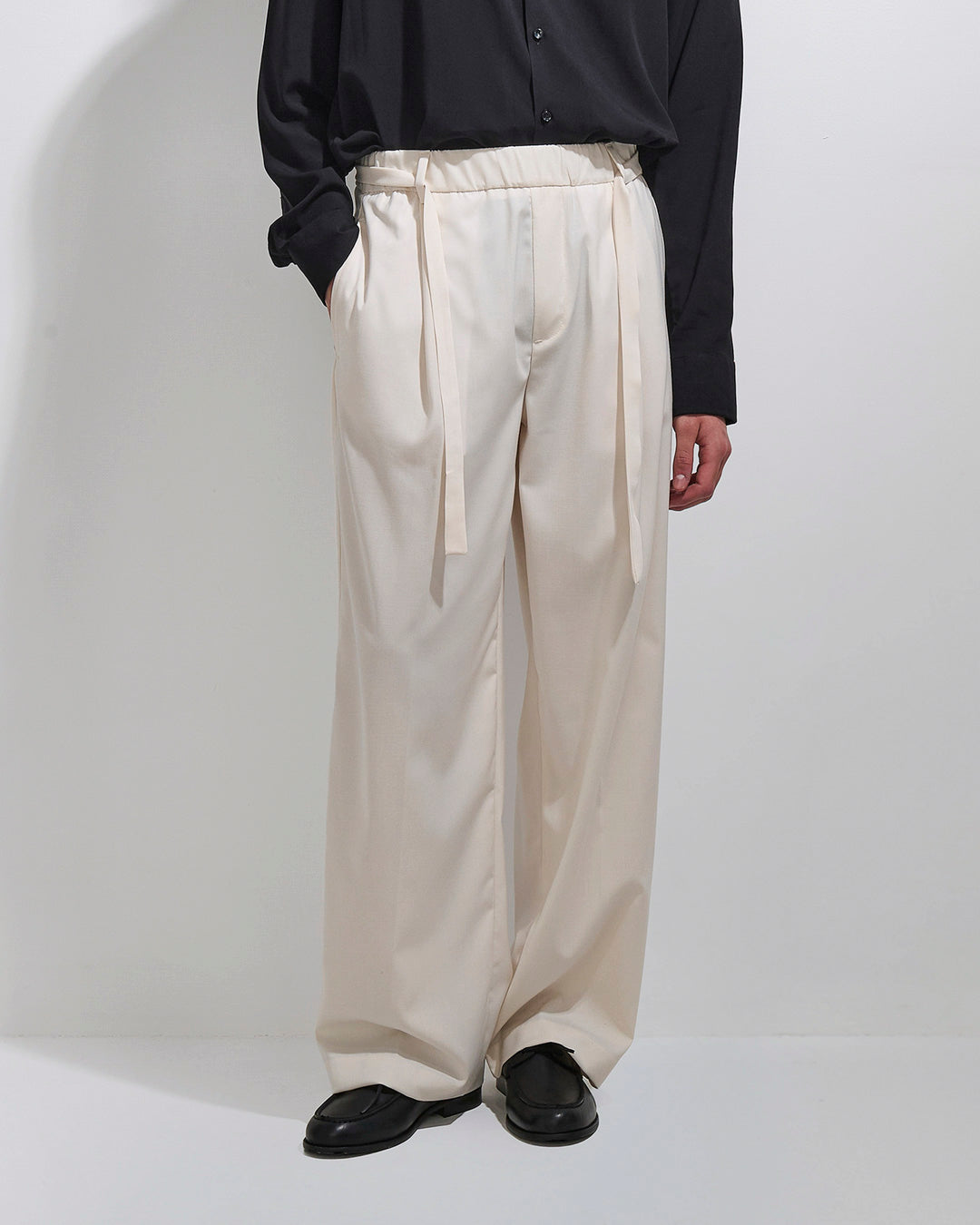 Pantalaccio strutturato con laccio