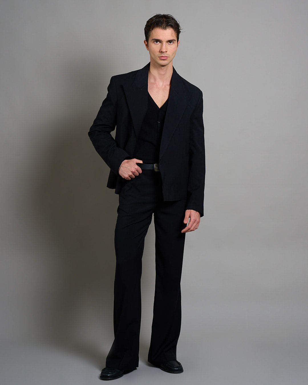 Giacca cropped con finiture sfilacciate