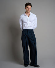 Pantalone Wide Fit con pieghe gessato