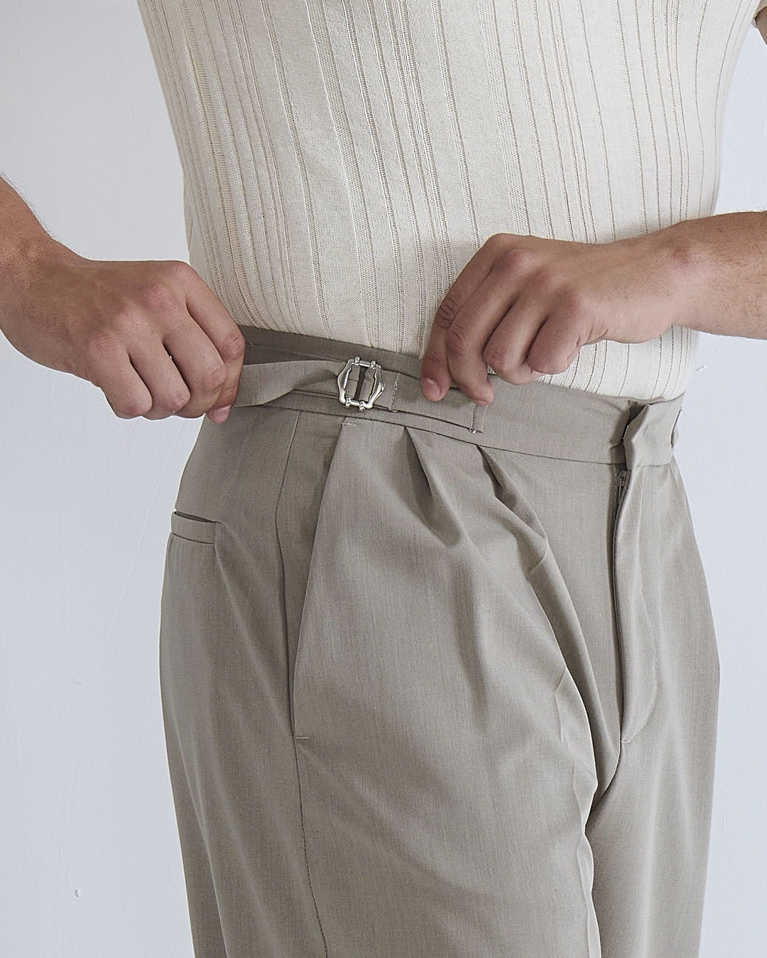Pantalone da completo con fibbie