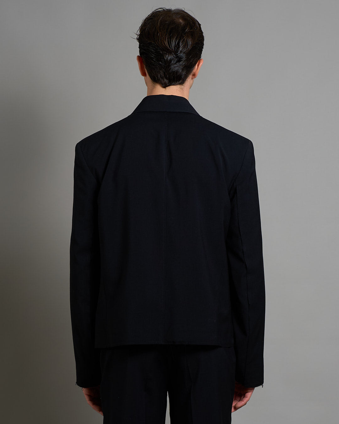 Giacca cropped con finiture sfilacciate