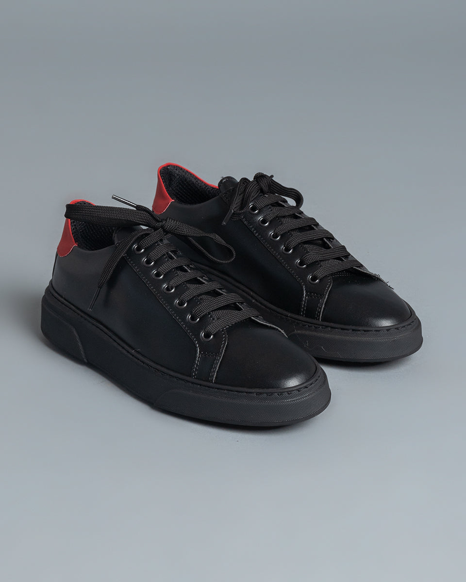 Msm Studio Sneakers nera con contrasto rosso